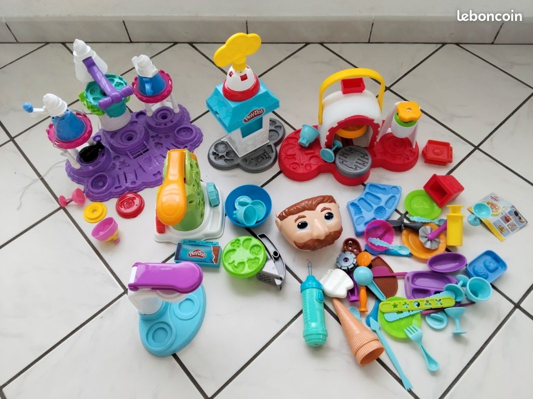 Jeux pour création et jouer avec pâte à modeler Play-Doh ( le lot ou séparément demander) (image 1)
