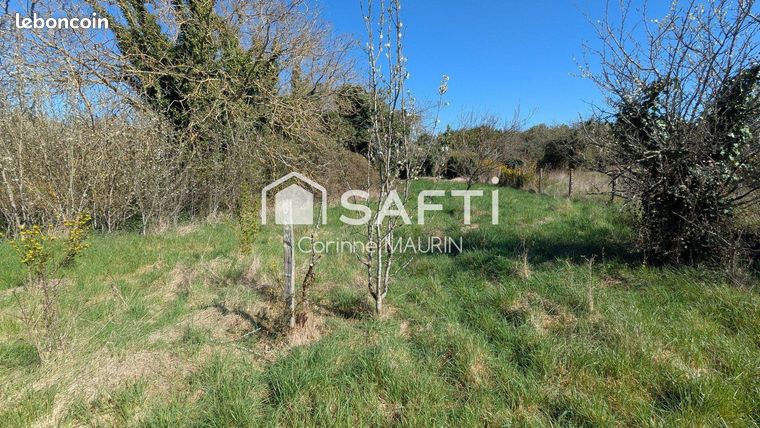 Terrain 2390 m² BARRET