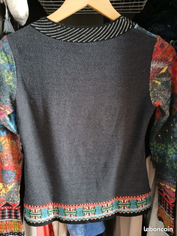 Pull coloré de marque (image 4)