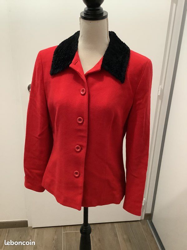 Fourrure Veste Rouge Et Noir Veste Rouge Avec Col Noir Effet - Main Image