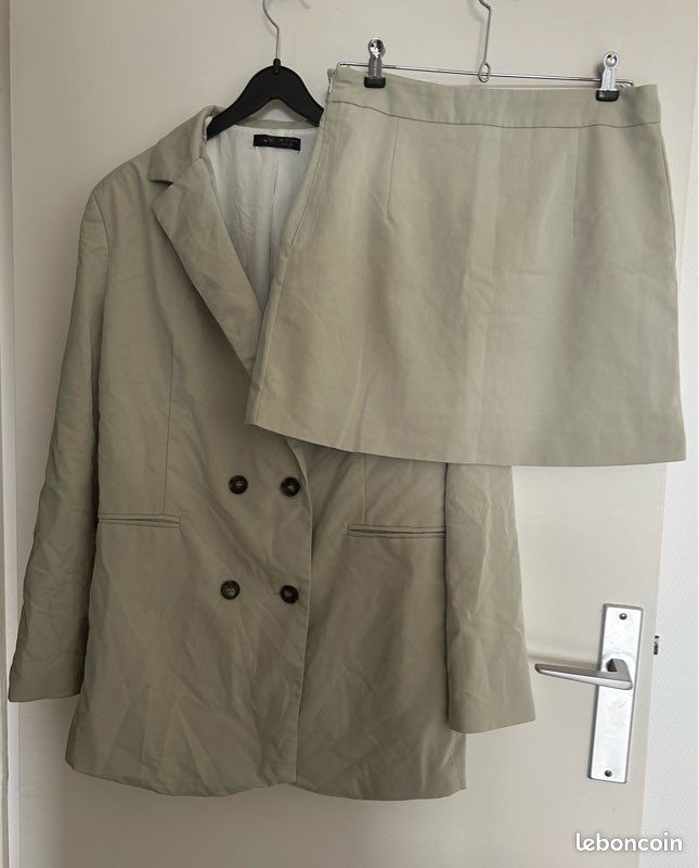 Ensemble blazer et jupe taille M vert clair (image 1)