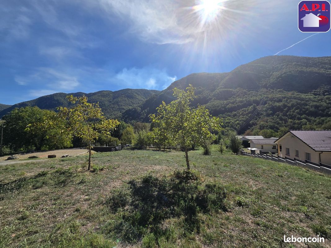 Terrain 2323 m² · à Ax-les-Thermes · 85 000 €