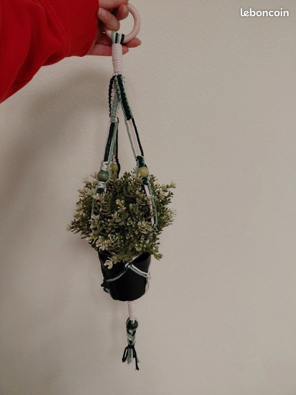 Porte plante fait main en macramé (image 1)