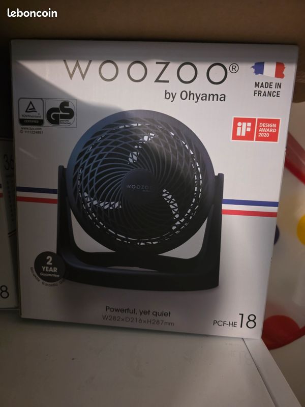 Woozoo, Ventilateur de bureau silencieux, puissant & portable Made in France, 23m², Portée 15m, Inclinaison verticale à 360°, Chambre - Woozoo PCF -HE18 - Bleu Woozoo, Ventilateur de bureau silencieux, puissant & portable Made in France, 23m², Portée 15m, Inclinaison verticale à 360°, Chambre - Woozoo PCF -HE18 - Bleu