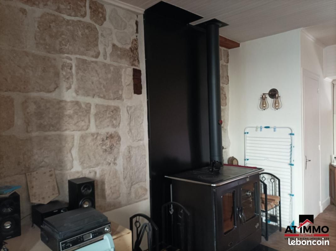Maison de village 2 pièces 61 m² - Aubeterre-sur-Dronne 16390 (image principale 3)