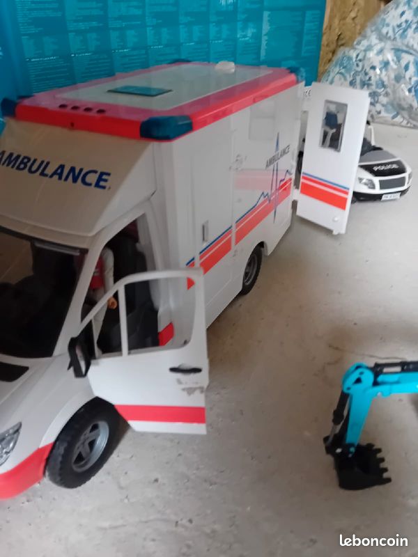 Ambulance (image 6)