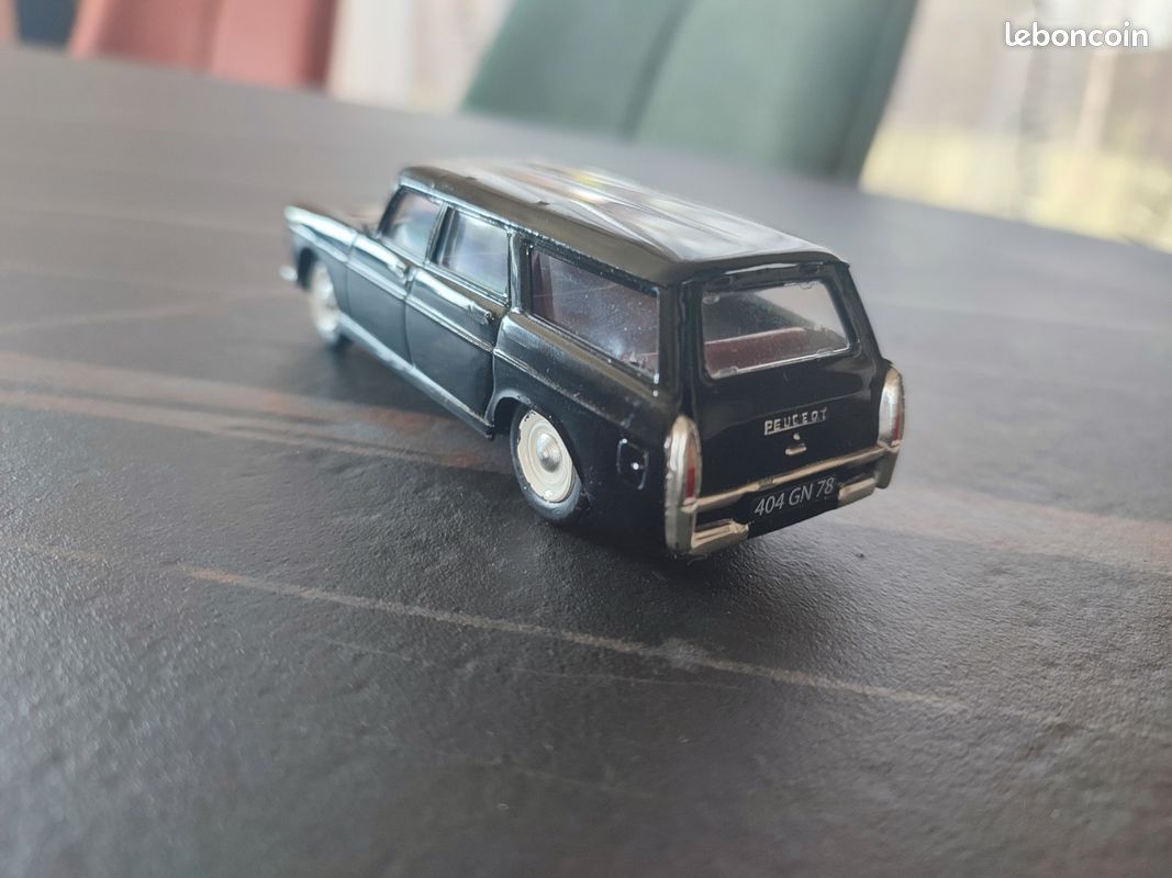 Peugeot 404 Miniature 1/43 – Voiture De Collection Modèle Réduit Diecast – NEUF