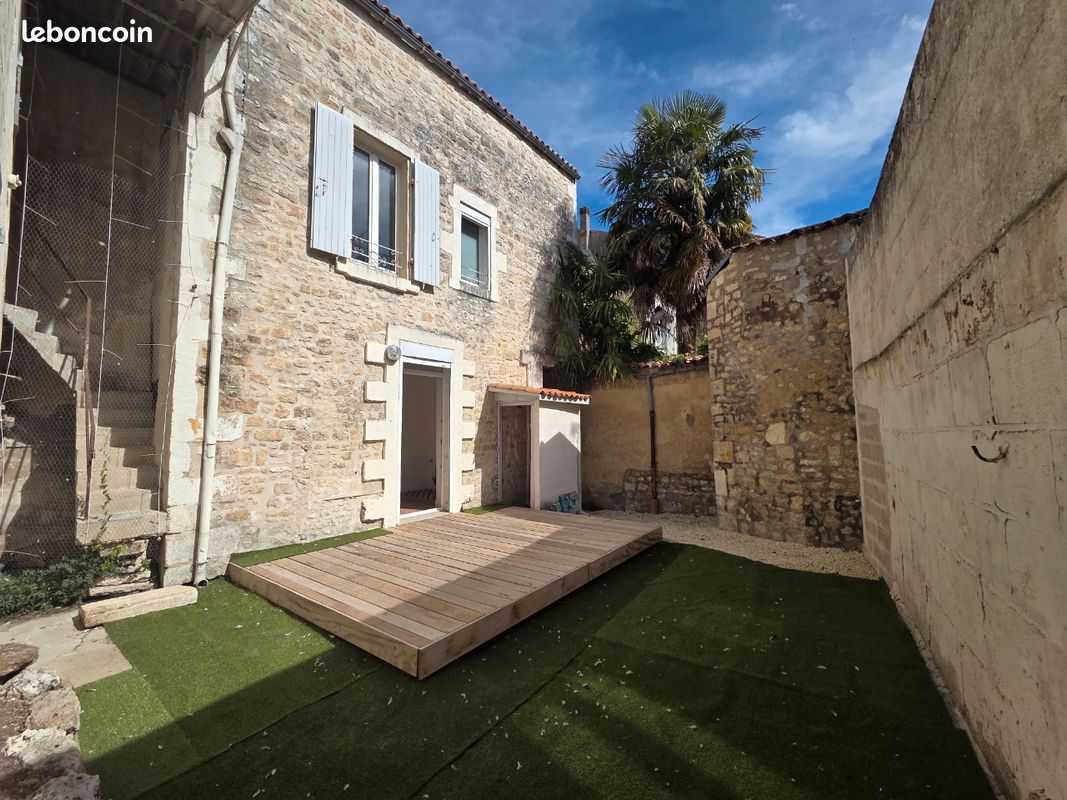 Maison 4 pièces 77 m² · à Saint-Jean-d'Angély · 77 m² · 185 000 €