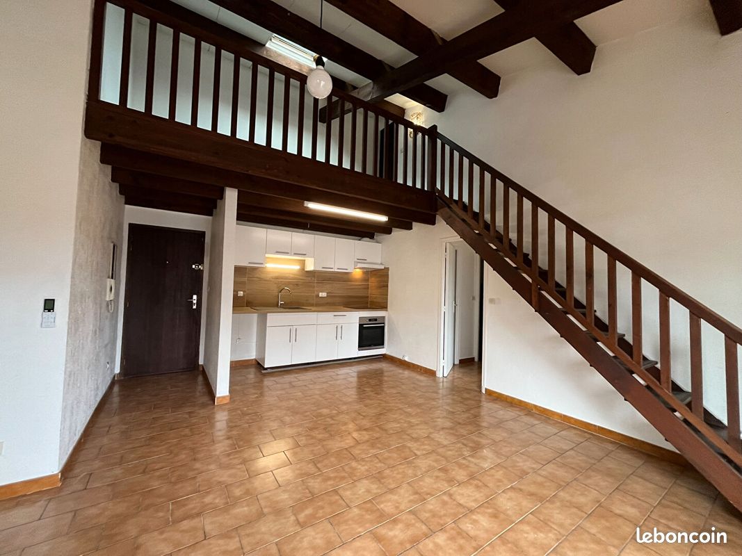Appartement 3 pièces 57 m² · à Saint-Mitre-les-Remparts · 57 m² · 760 €