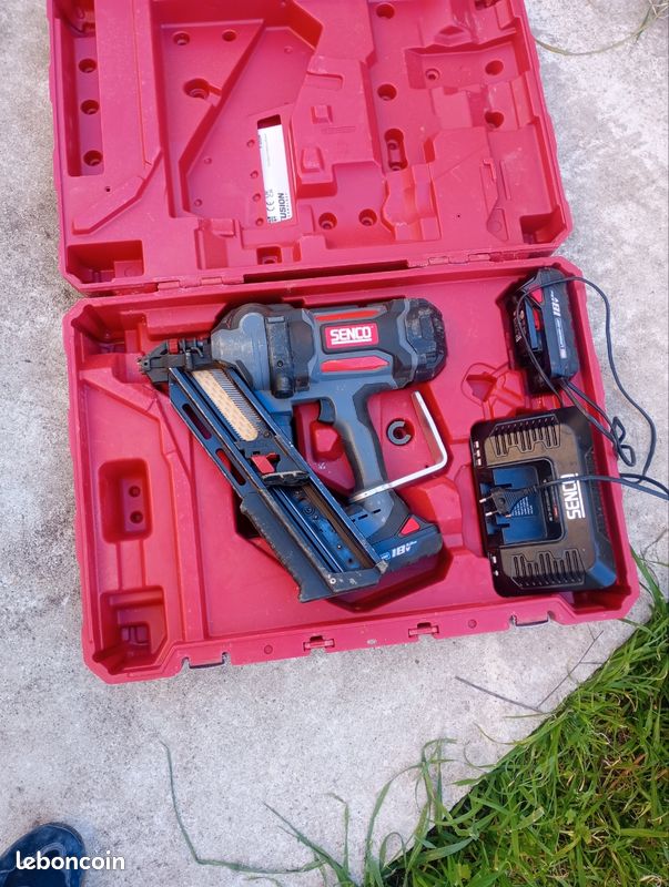 Cloueur de charpentier sur batterie senco fx35 - Bricolage