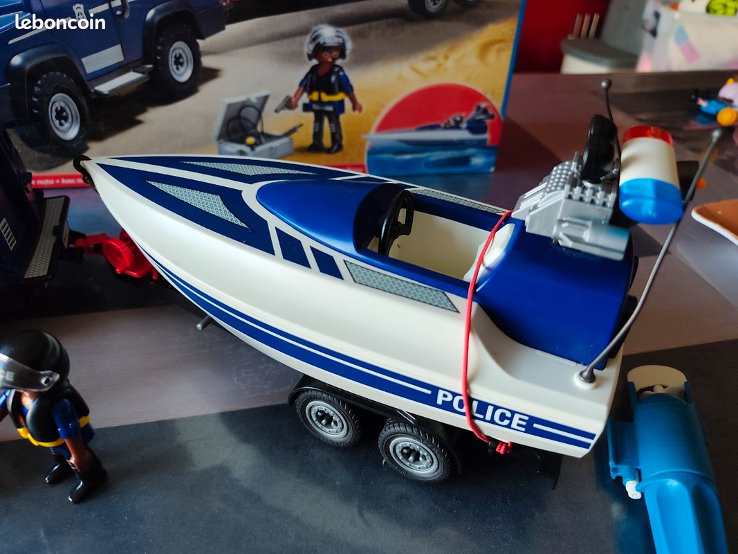 Playmobil City Action : Fourgon et vedette de police 5187 (image 2)
