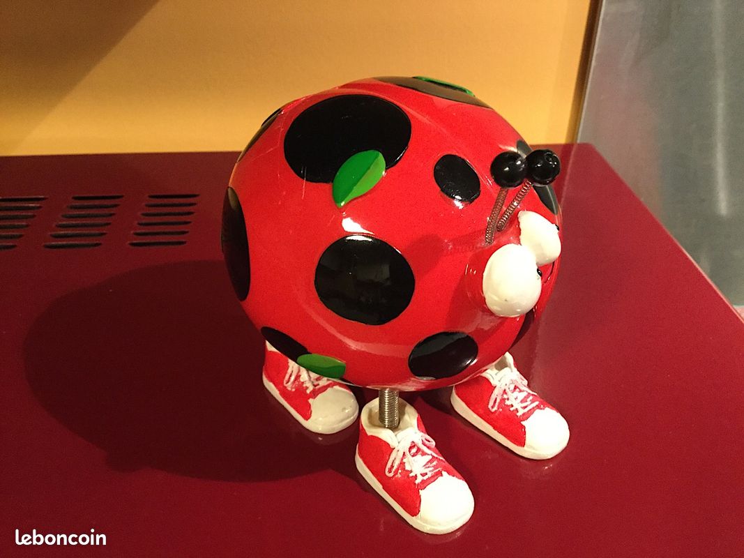Tirelire Coccinelle en céramique rouge et noire TBE (image 2)