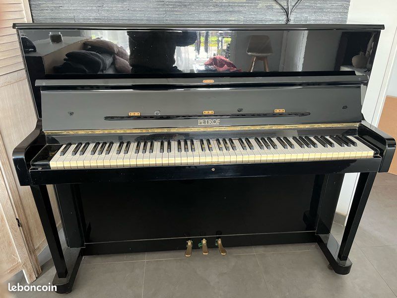 Piano droit Petrof 118 noir laqué brillant – années 1990 (image 1)