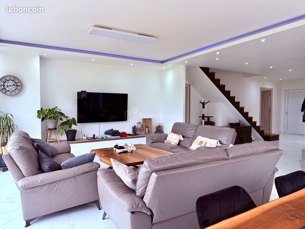 Maison 6 pièces 181 m² · à Évans · 181 m² · 455 000 €