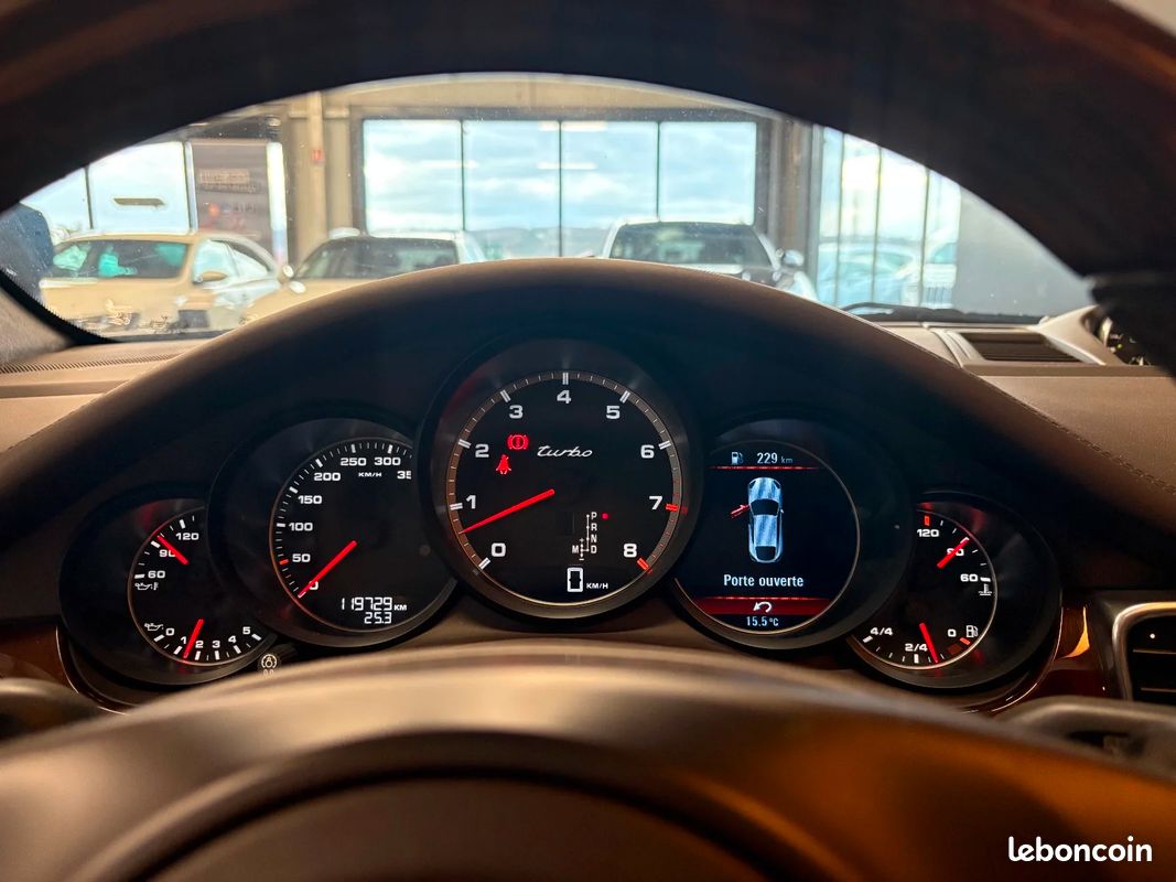 PORSCHE PANAMERA Turbo V8 4.8 500 PDK CÉRAMIQUES/TOIT OUVRANT/SUIVI PORSCHE (image 24)