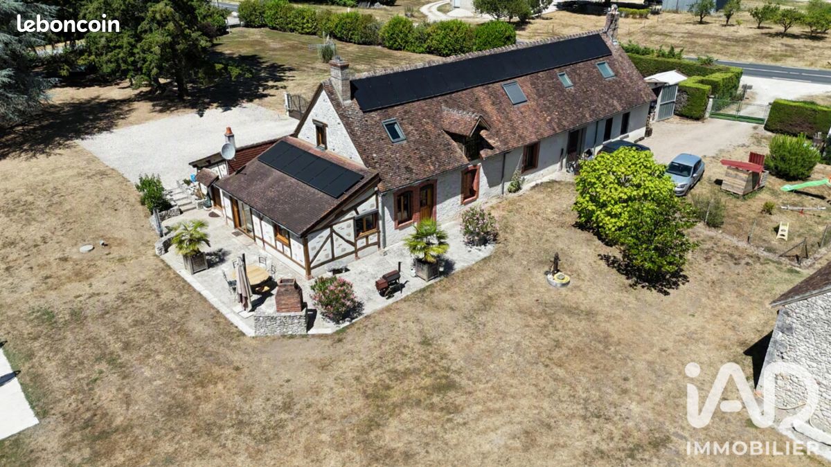 Maison 8 pièces 246 m² · à Chémery · 246 m² · 380 000 €