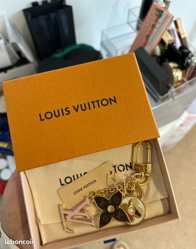 Petit porte-clés pendentif LV (image 1)