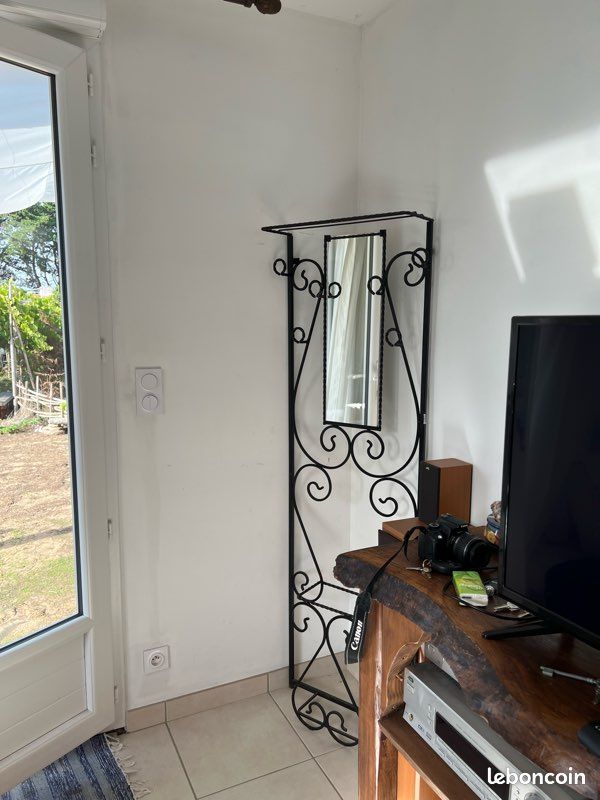Vestiaire/porte manteau en fer forgé et miroir. Années 50 (image 2)