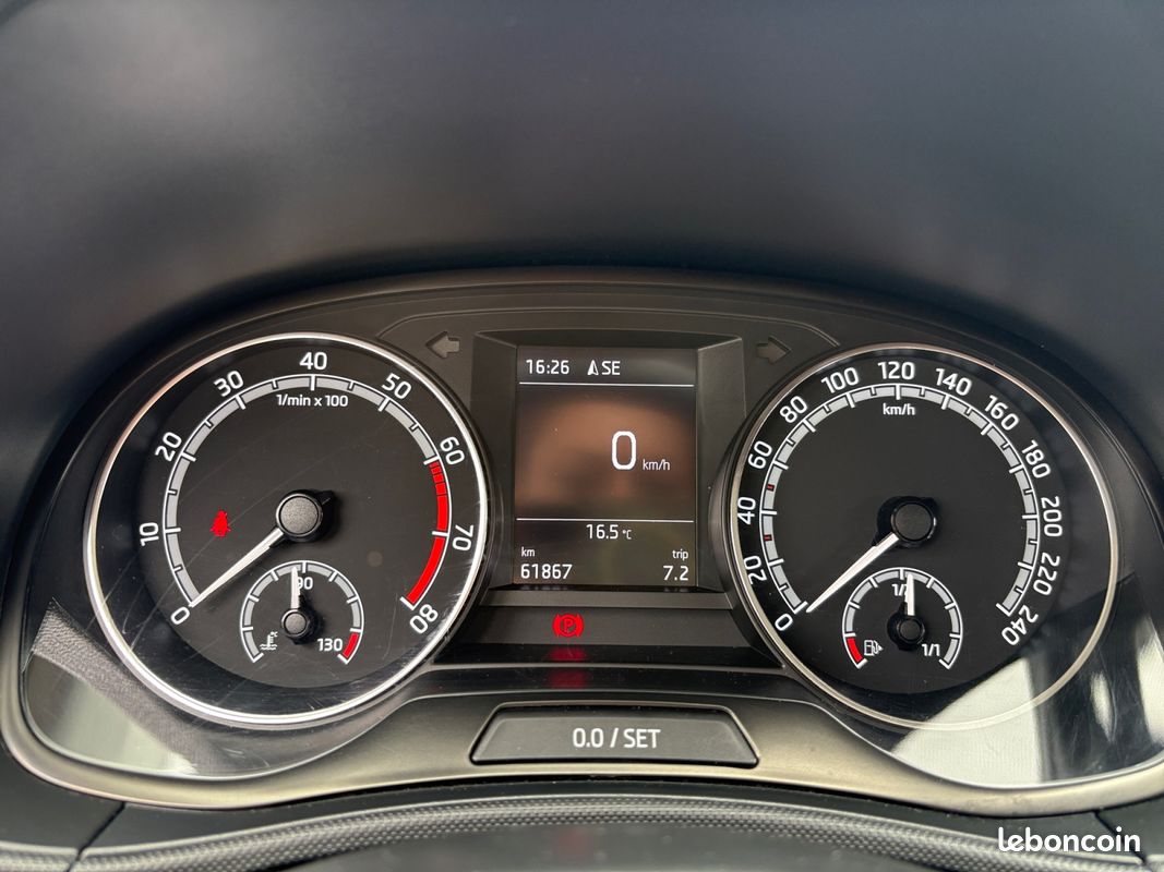 SKODA Fabia 1.0 MPI 60 ch BVM5 Business (image 9)