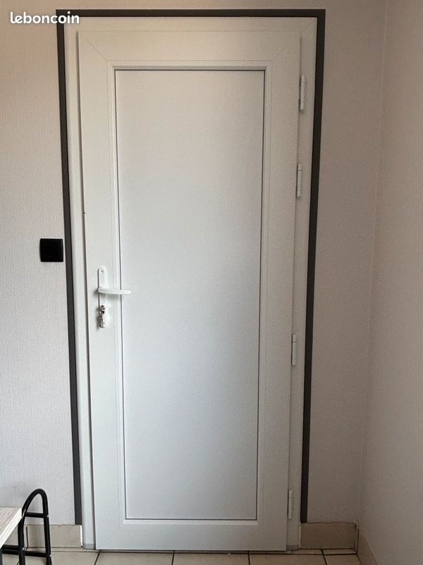 Porte PVC blanc (image 1)