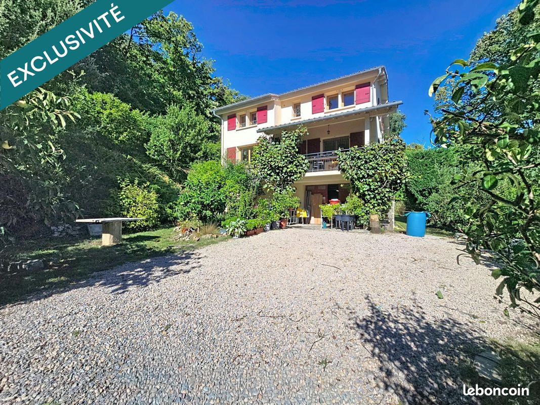Maison 6 pièces 141 m² · à Combes · 141 m² · 320 000 €