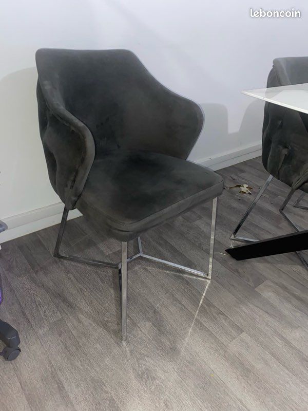 Table à manger et table basse et 4 chaises (image 4)