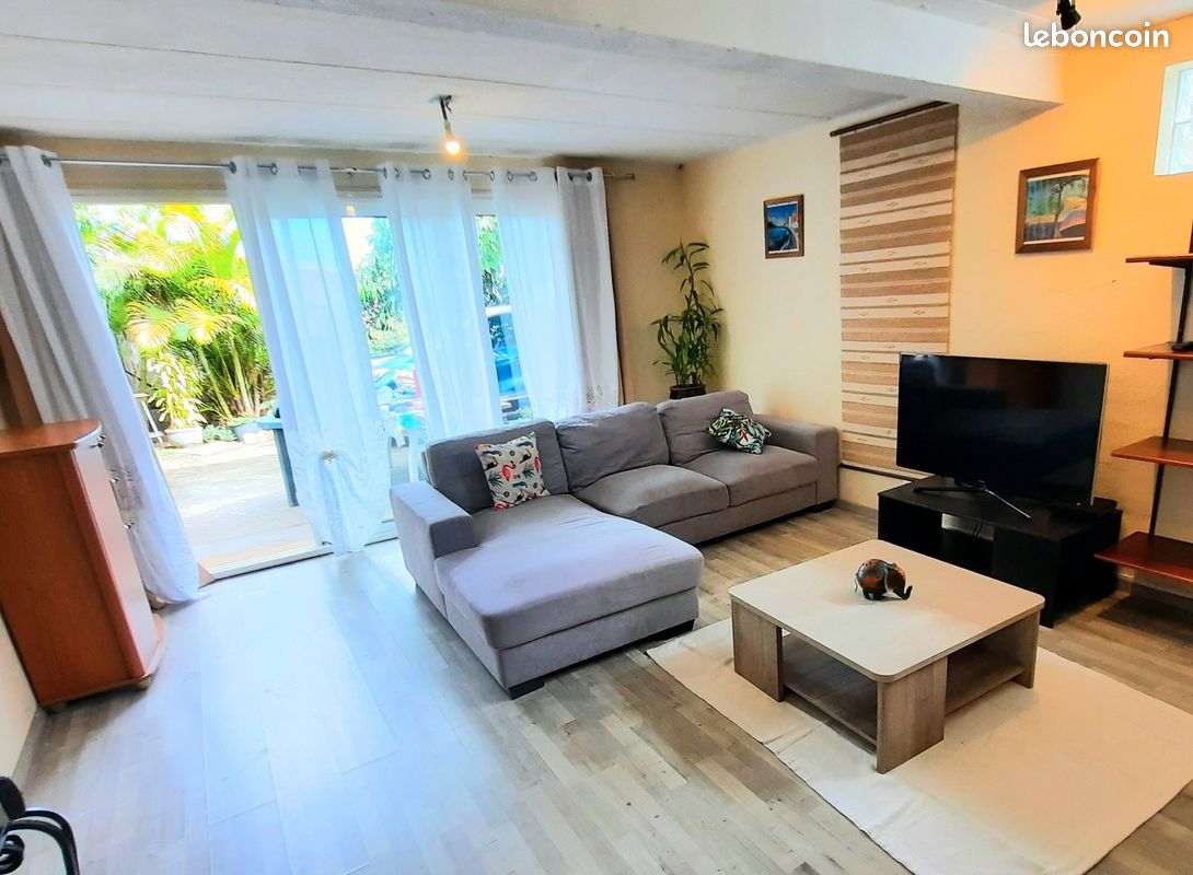 Appartement 5 pièces 100 m² · à Saint-Louis · 100 m² · 1 100 €/mois