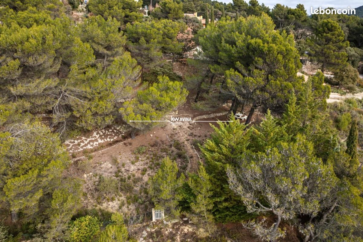Terrain 1700 m² · à Vitrolles-en-Lubéron · 120 000 €
