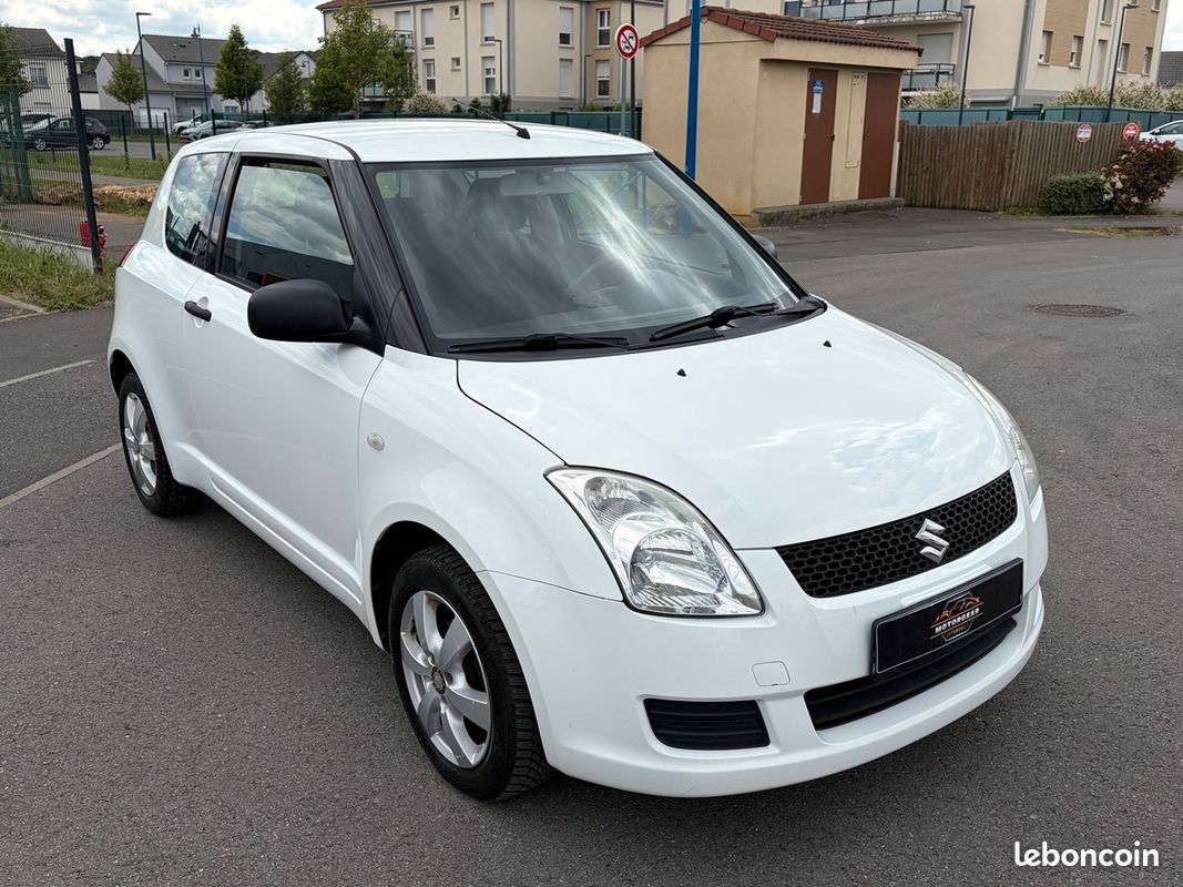 Suzuki Swift 1.3 CLASSIC 92 CH (image 4)