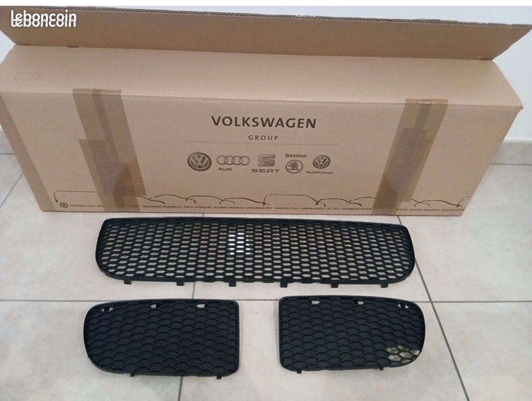 Grille pare choc oem golf 4 r32 (image 1)