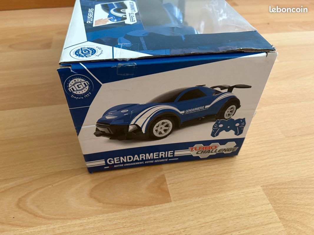 Voiture gendarmerie télécommandée (image 6)
