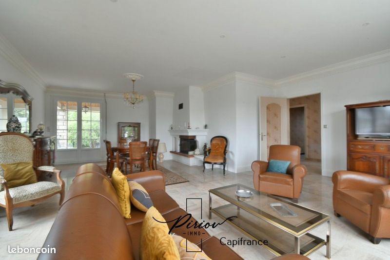 Maison 9 pièces 228 m² · à Doué-en-Anjou · 228 m² · 308 200 €