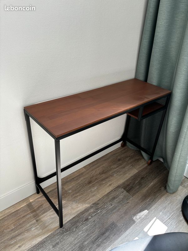 Bureau (image 1)