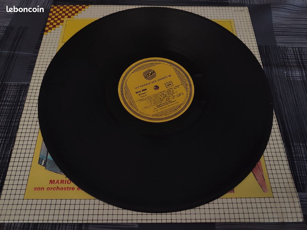 Disque Vinyl vintage dédicacé - Hit parade des années 60 (image 2)