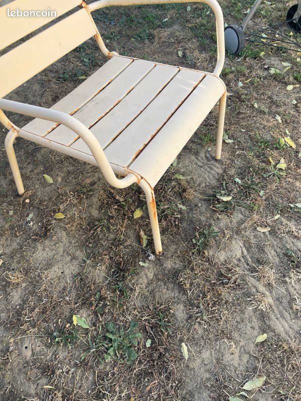 Chaise jaune avec sa petite table (image 3)