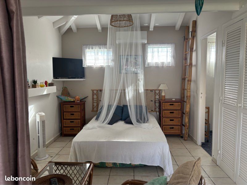 Appartement 1 pièce 30 m² · à Saint-François · 30 m² · 750 €