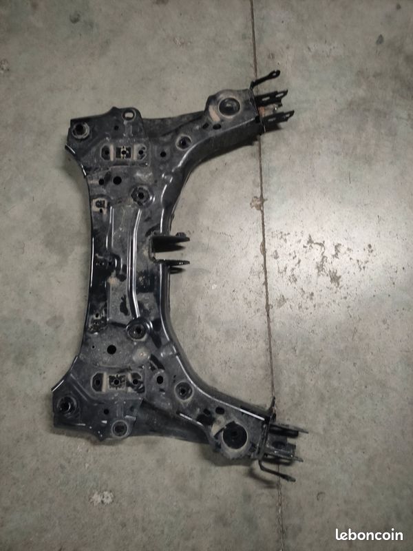 Berceau de suspension avant Renault Clio 5 année 2024 (image 1)