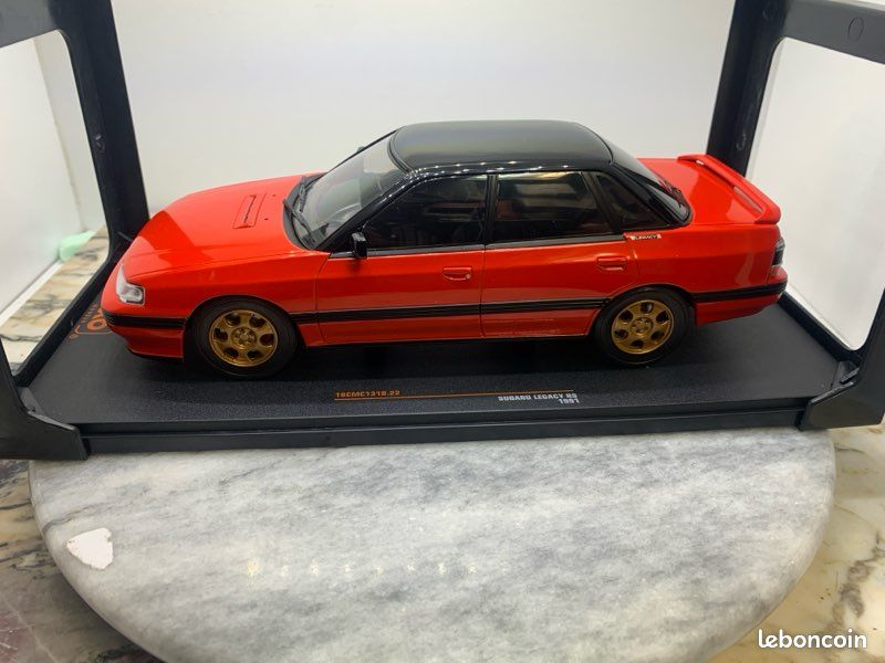 Subaru Legacy RS Noire 1991 - IXO Premium-X 1/18 - Neuve Sous Boîte