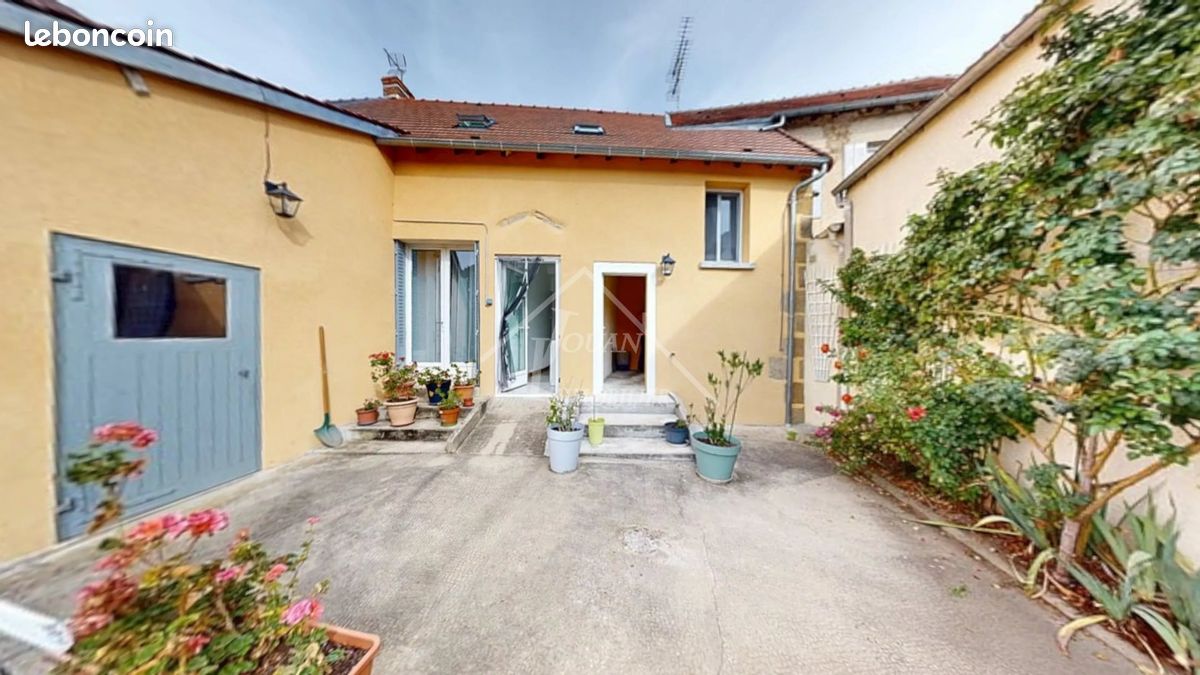 Maison 10 pièces 90 m² · à Vieure · 90 m² · 76 300 €