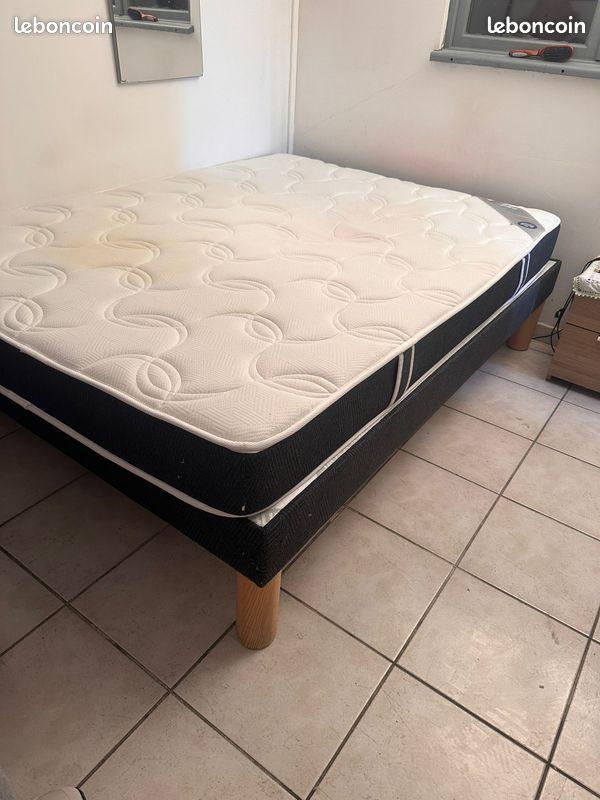 Sommier + matelas (image 1)
