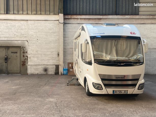 Emplacement camping car- caravane - bateau