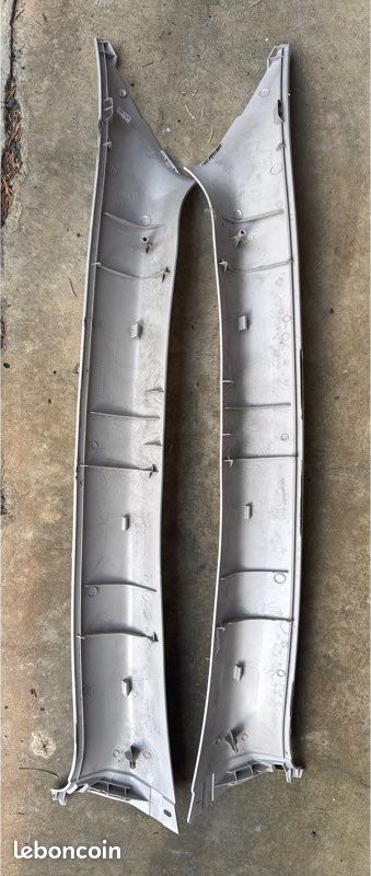 Plastique intérieur d’habillage avd/avg du montant pare-brise d’une 307cc (image 3)