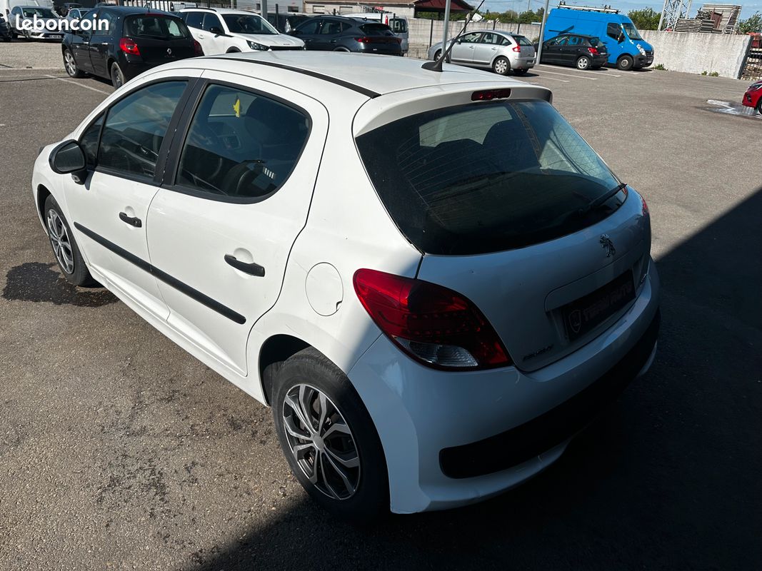 Peugeot 207 1.4 Hdi 70ch Blue Lion / 1er Main ( Distribution neuf ) (image 3)