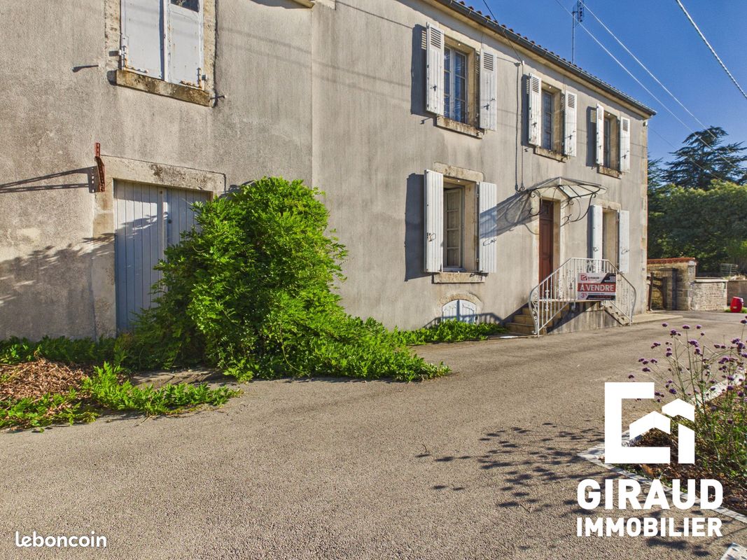Maison 6 pièces 156 m² · à Fontenay-le-Comte · 156 m² · 114 900 €