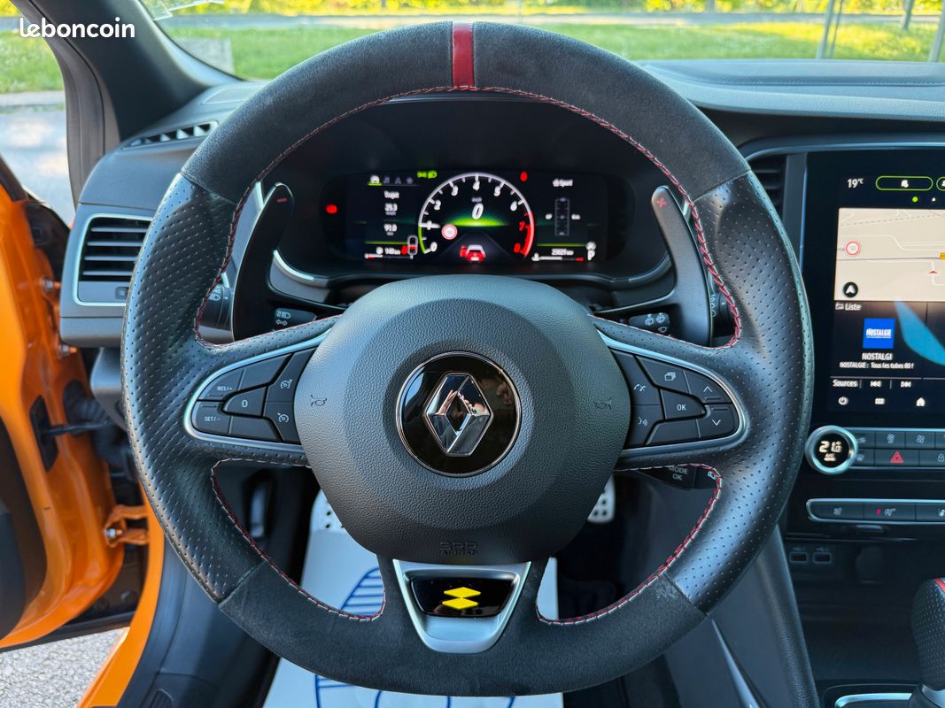 RENAULT MEGANE IV BERLINE TCe 300 EDC R.S. Trophy (image 13)