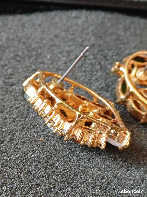 Paire De Boucles D'oreilles En Métal Doré - Occasion Très Bon état