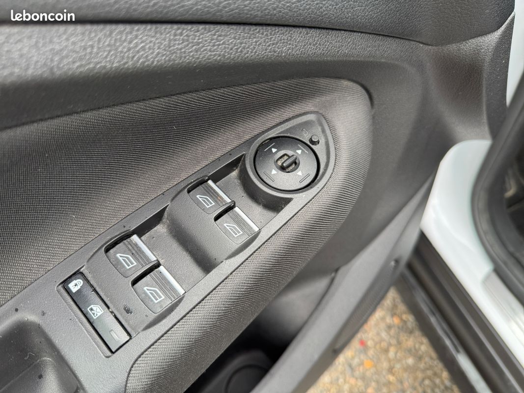 FORD C-MAX II 1.0 EcoBoost 125ch Stop&Start Titanium Régulateur Radar AR Bluetooth Garantie 12 mois (image 21)