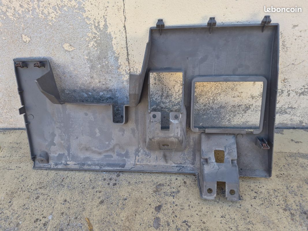 Garniture sous volant Nissan Patrol Y61 (image 2)