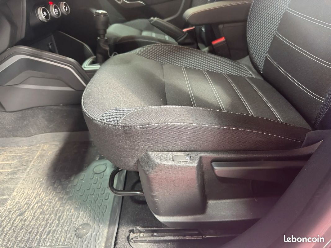 DACIA DUSTER 115cv 4x2-B Journey / CarPlay / Caméra 360° / Siège Chauffant / Roue de Secours (image 18)