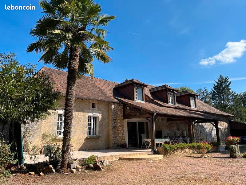 Maison 8 pièces 235 m² · à La Chapelle-Faucher · 235 m² · 457 600 €